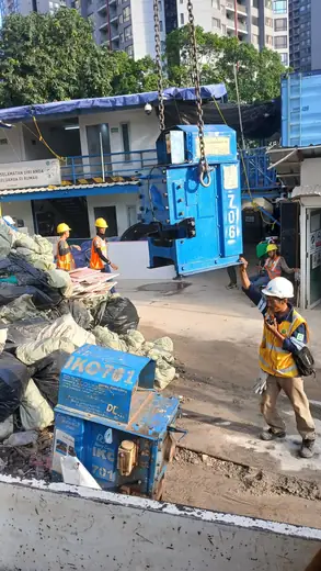 Unit tiba di lokasi proyek perkotaan