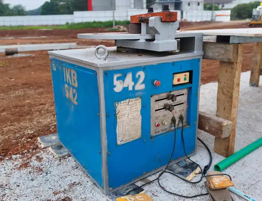 Unit Bar Bender siap pakai di lokasi proyek
